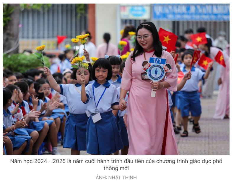 Năm học mới: TP.HCM số hóa dữ liệu học sinh, Hà Nội ngăn chặn lạm thu